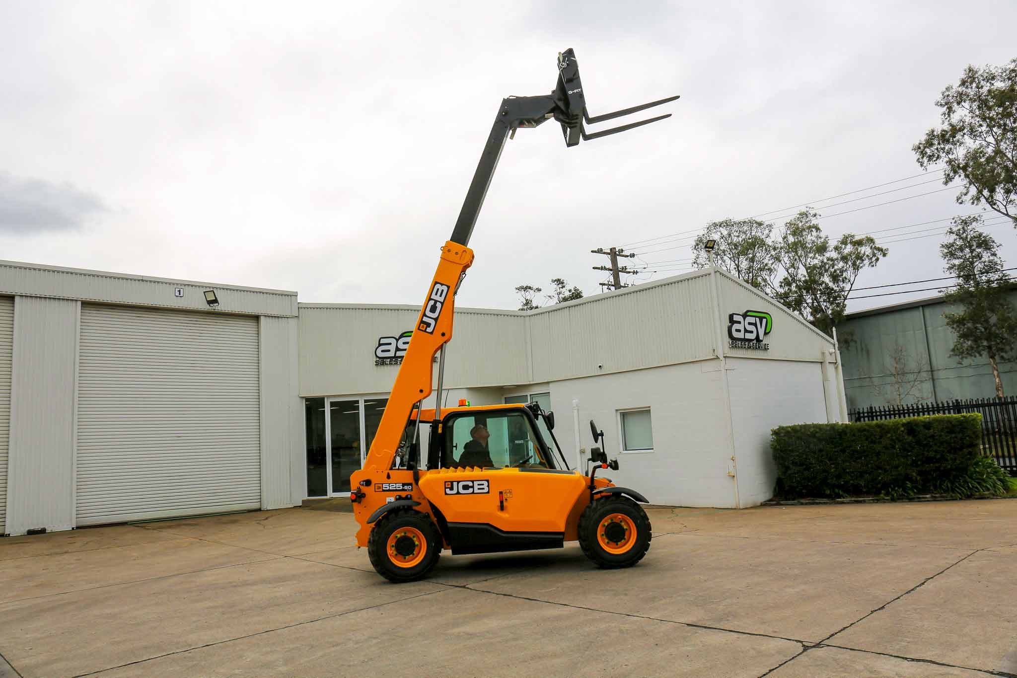2025 JCB 525-60 Industrial Telehandler image 10
