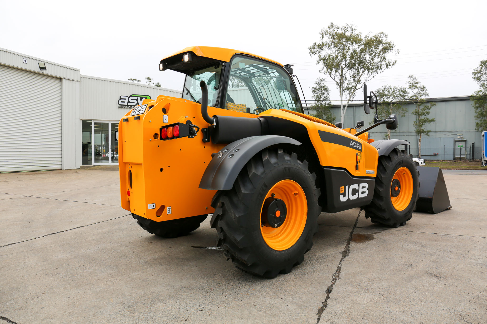 2025 JCB 532-70 Agri Farm Telehandler image 10