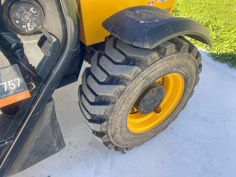 2023 JCB 525-60IND Telehandler image 10