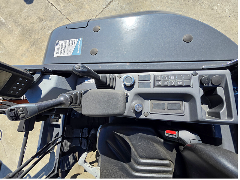 Ex-Demo Develon DX27Z Mini Excavator image 9